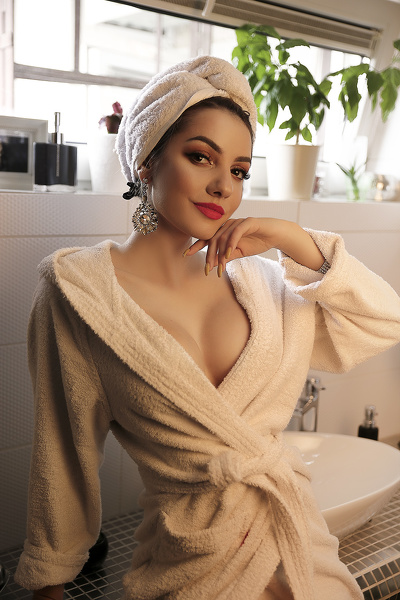 Live sex webcam photo for GlamorousHillary #1692189