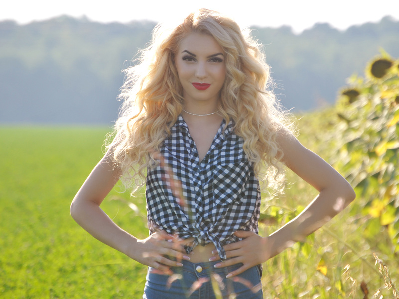 Live sex webcam photo for GlamorousHillary #1692063