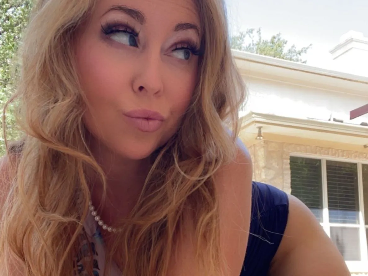 Live sex webcam photo for DiamondJames #5690229