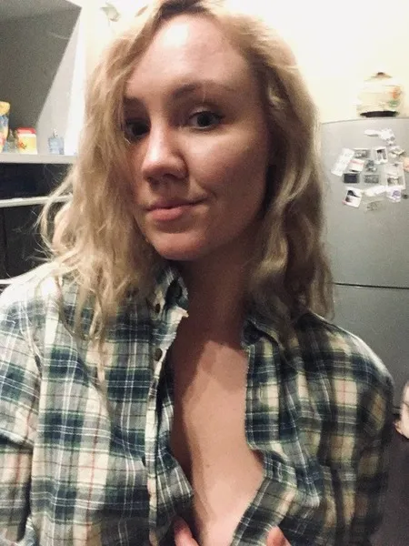 Live sex webcam photo for MeganSlender #2933336