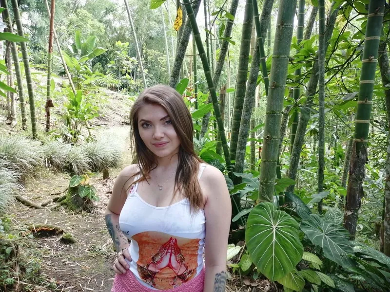 Live sex webcam photo for MeganTwerk #7112312