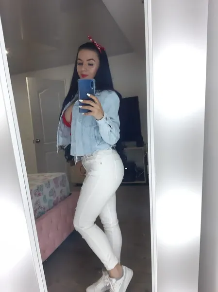 Live sex webcam photo for EmmyDaniels #2124917