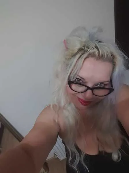 Live sex webcam photo for SonyaHotMilf #2310396