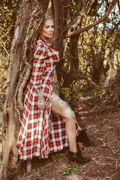 Live sex webcam photo for Callmebadgirl #2172007