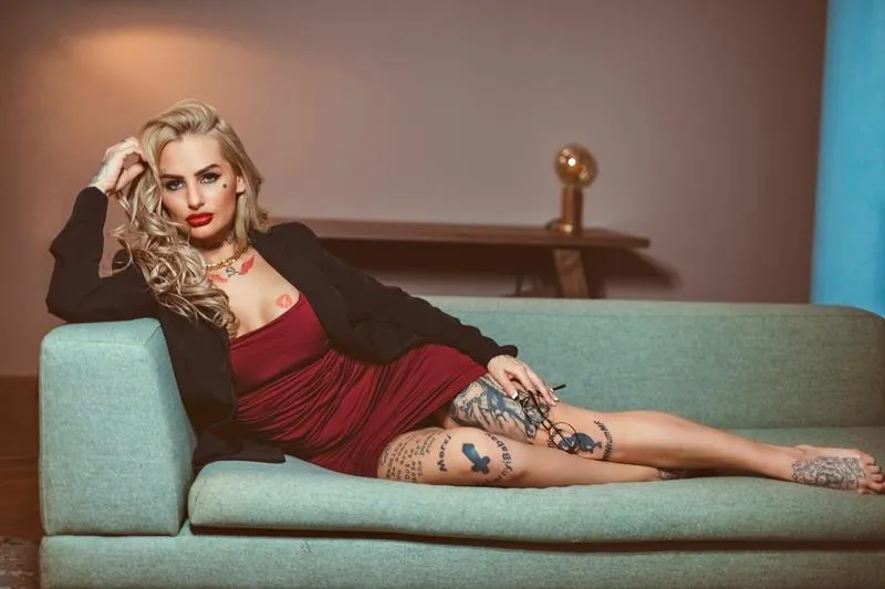 Live sex webcam photo for Callmebadgirl #2237172