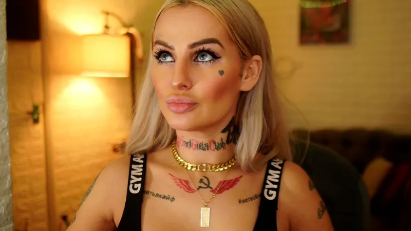 Live sex webcam photo for Callmebadgirl #3748349