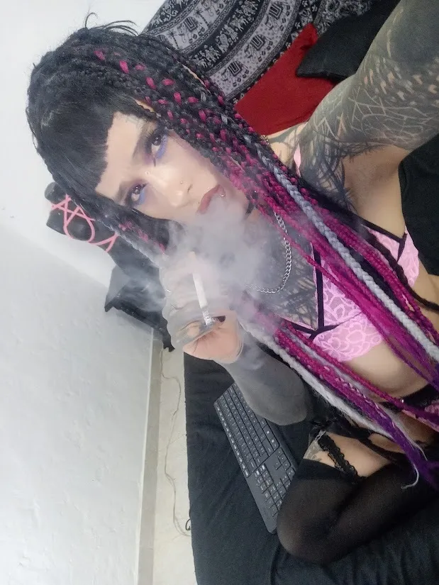 Live sex webcam photo for DirtyOnix25 #7214871