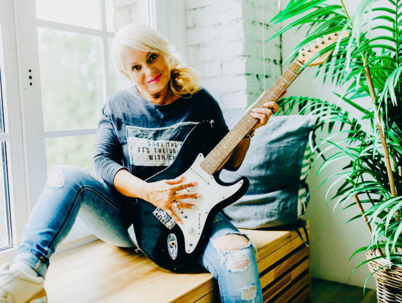 Live sex webcam photo for BlondNeighbour #1998871