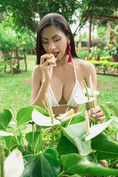 Live sex webcam photo for KarenDuval #7251798