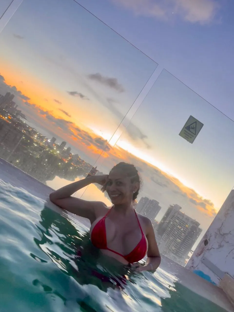 Live sex webcam photo for KarenDuval #7252420