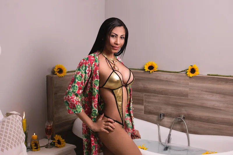 Live sex webcam photo for KarenDuval #7251508