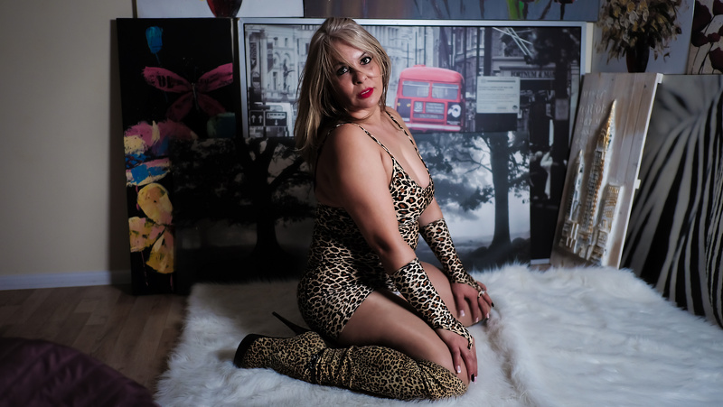 Live sex webcam photo for SweetBlondeQueen #1842624