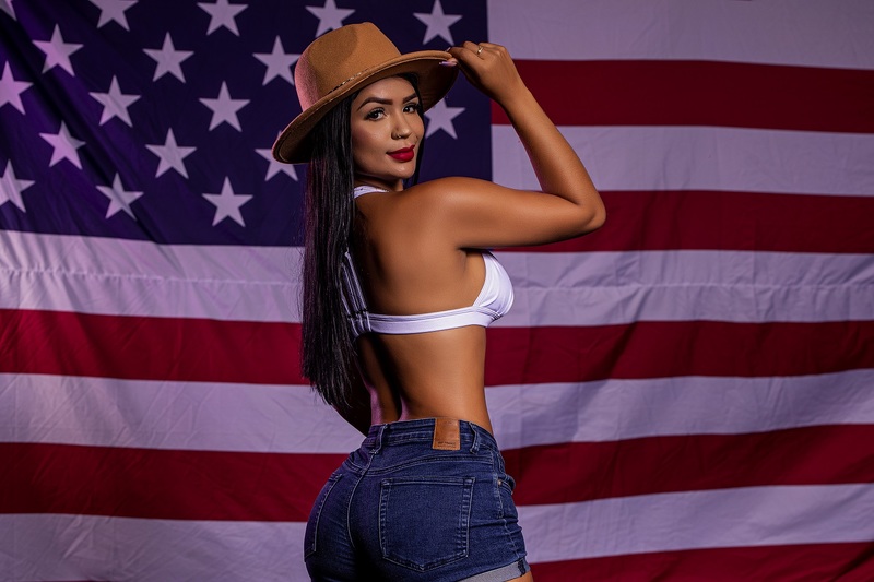 Live sex webcam photo for EmilyCurtis #3324161