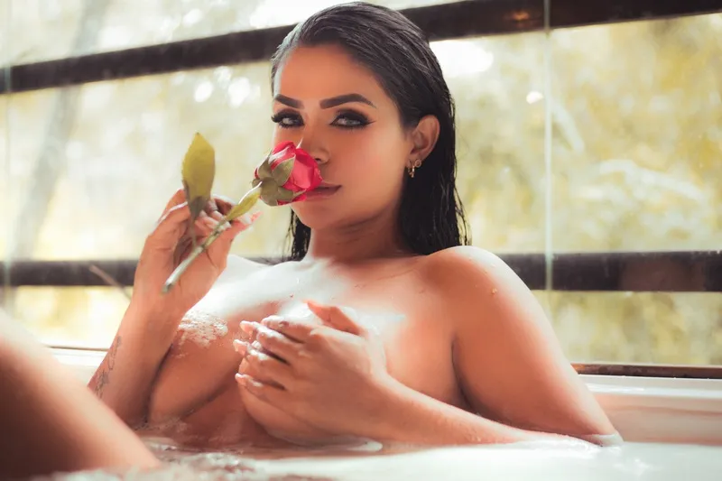 Live sex webcam photo for EmilyCurtis #5527262