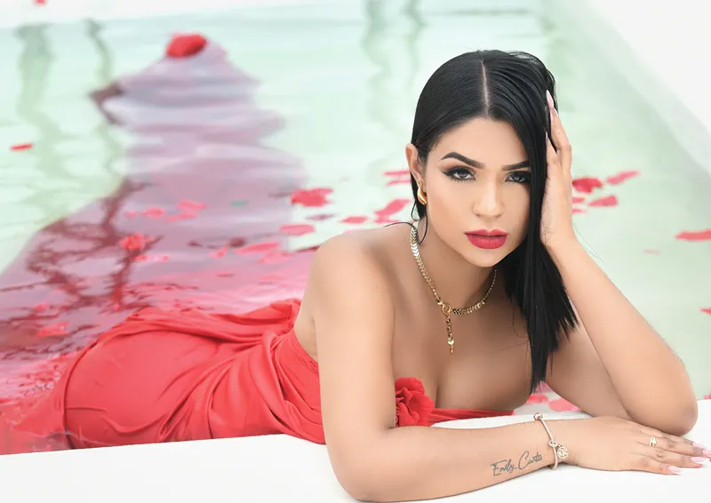 Live sex webcam photo for EmilyCurtis #6055622