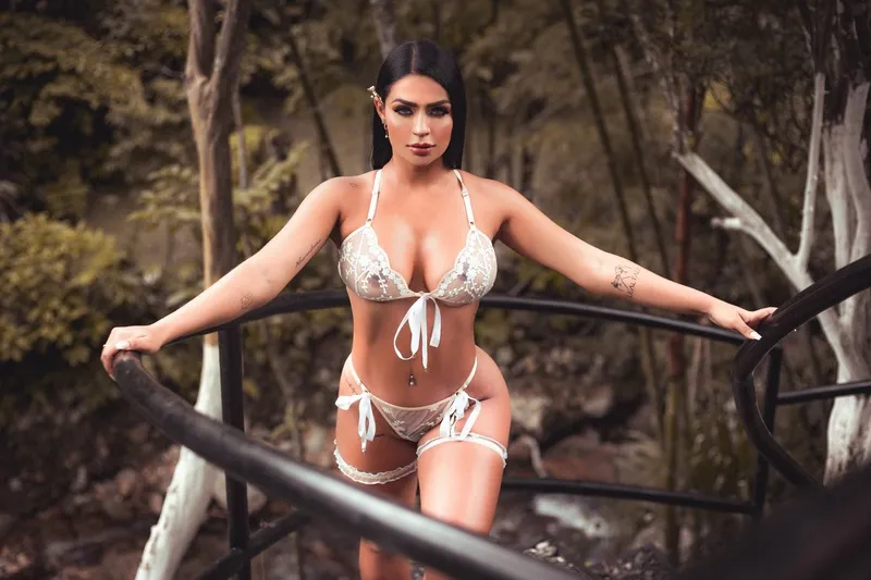 Live sex webcam photo for EmilyCurtis #5527237