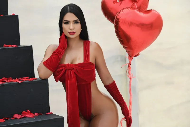 Live sex webcam photo for EmilyCurtis #6055666