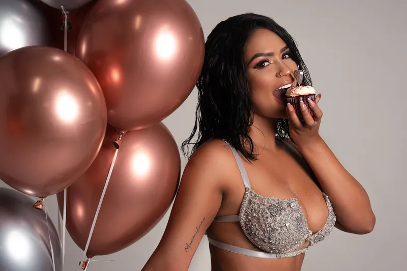 Live sex webcam photo for EmilyCurtis #5907109