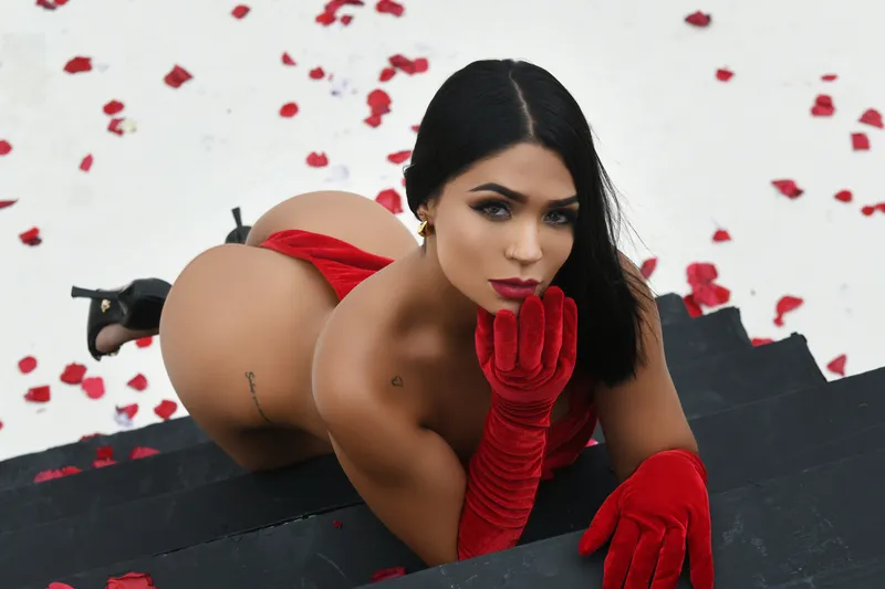 Live sex webcam photo for EmilyCurtis #6055661