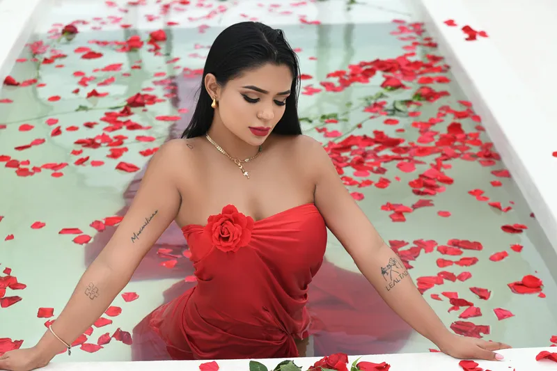 Live sex webcam photo for EmilyCurtis #6055623