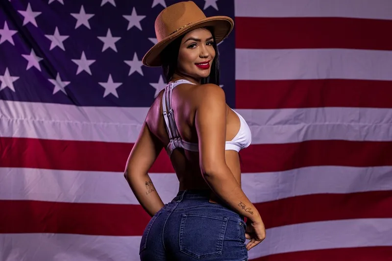 Live sex webcam photo for EmilyCurtis #5907106