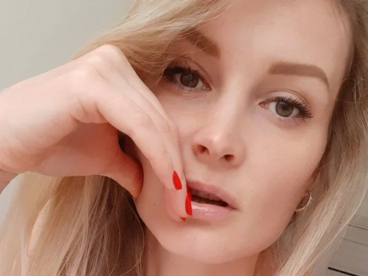 Live sex webcam photo for MelaniyaJ #3781765