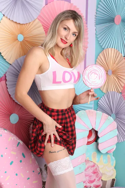 Live sex webcam photo for HelenWildKat #1825132