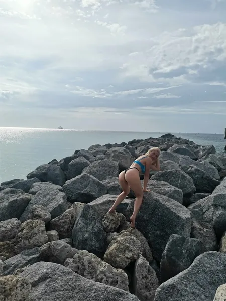 Live sex webcam photo for HelenWildKat #2311903