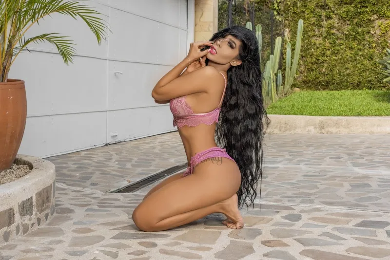 Live sex webcam photo for HollyGarcia #1915997