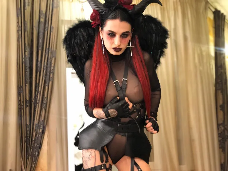 Live sex webcam photo for SelenneNoir #2135076