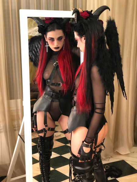 Live sex webcam photo for SelenneNoir #2135081