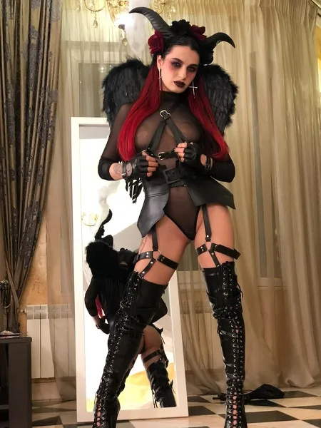 Live sex webcam photo for SelenneNoir #2135078