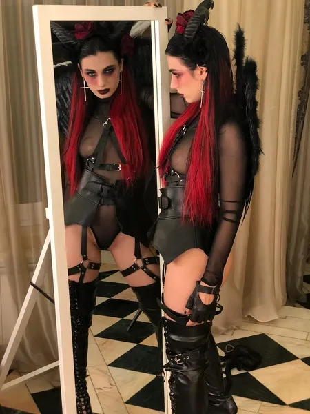 Live sex webcam photo for SelenneNoir #2135079