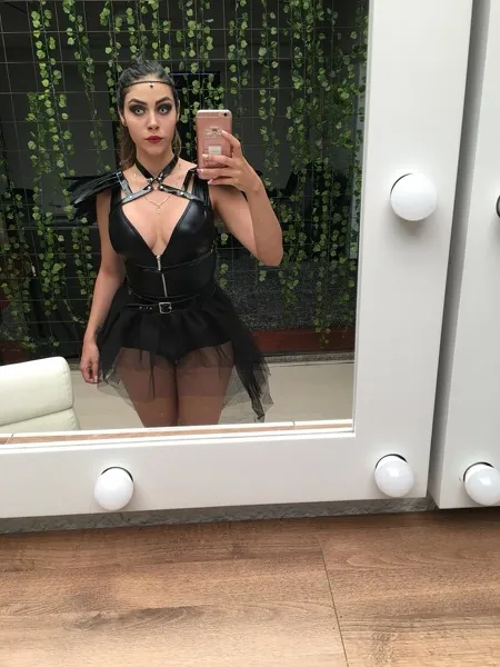 Live sex webcam photo for MiaColeman #2000611