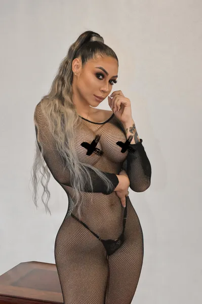 Live sex webcam photo for MiaColeman #2000680