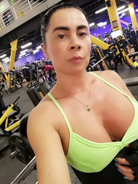 Live sex webcam photo for ScarletLyn #7234168