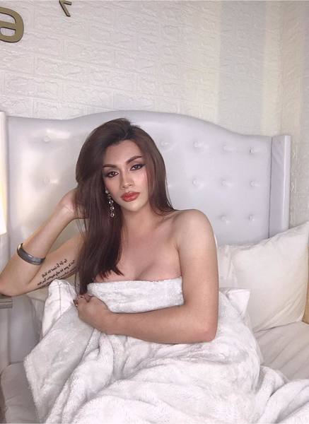 Live sex webcam photo for xXQueenOfDesireTsXx #1690186