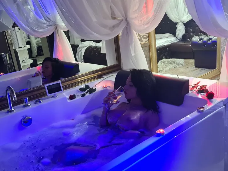 Live sex webcam photo for HAZELLXX #2956903