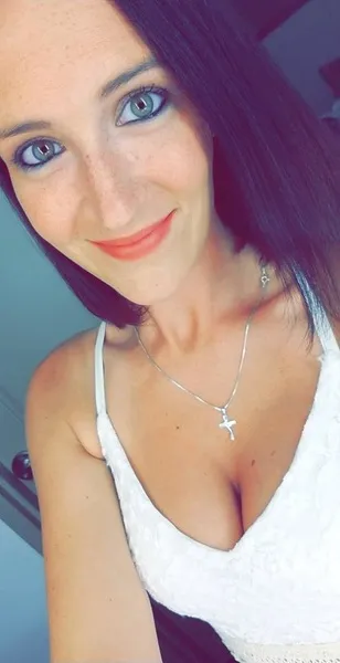 Live sex webcam photo for Ariannamae18 #7921340