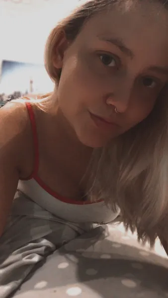 Live sex webcam photo for MeowLolly0403 #2279325