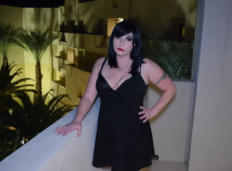 Live sex webcam photo for HotWifeSarah #7135405