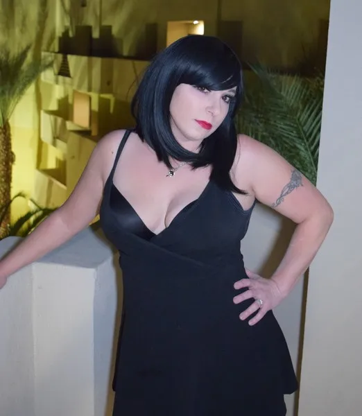 Live sex webcam photo for HotWifeSarah #7135404