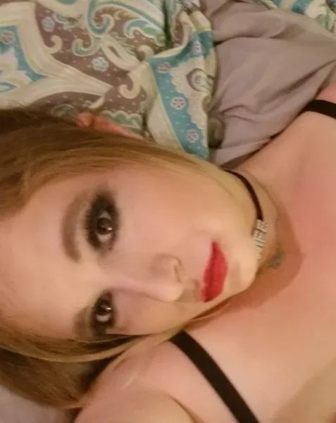 Live sex webcam photo for HotWifeSarah #7135362