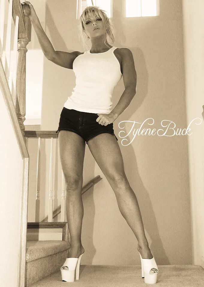 Live sex webcam photo for TyleneBuck #7374764