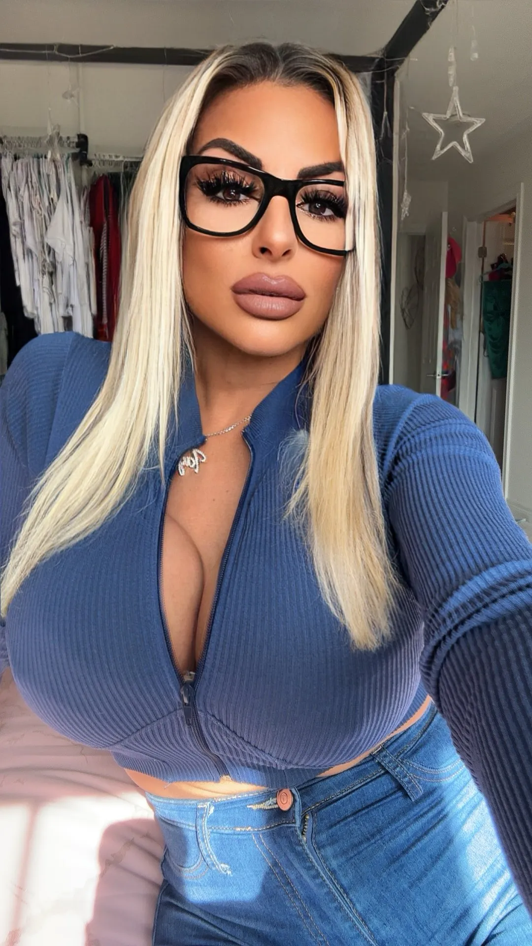 Live sex webcam photo for TAYLORSTEVENS #7889300