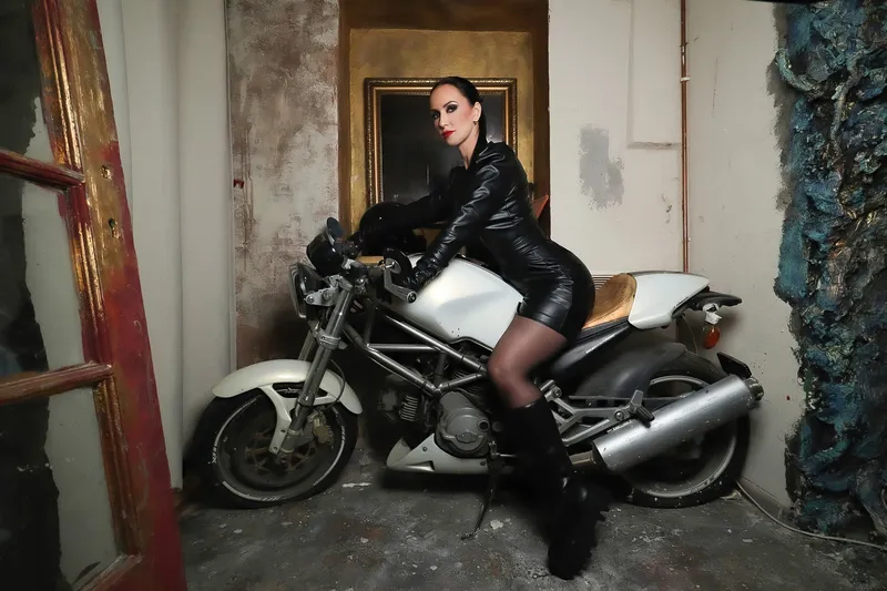 Live sex webcam photo for MissVonTeese #5663314