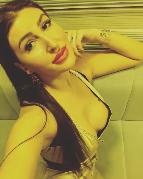 Live sex webcam photo for YvonneRiley #1859731