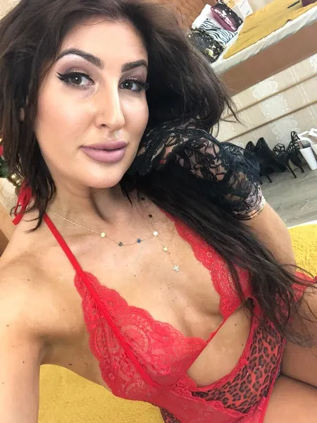 Live sex webcam photo for YvonneRiley #1859745