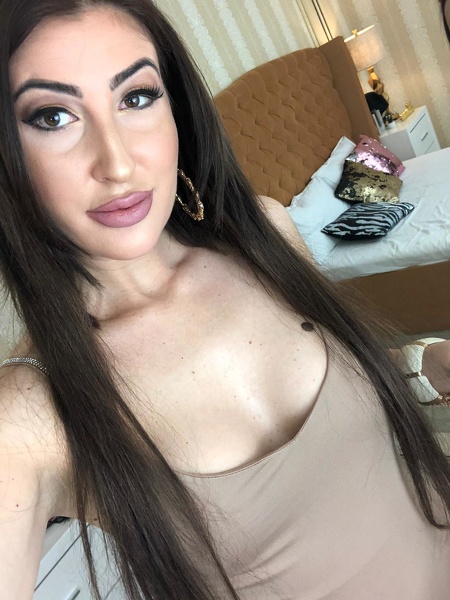 Live sex webcam photo for YvonneRiley #1859729