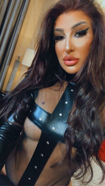 Live sex webcam photo for YvonneRiley #2575490